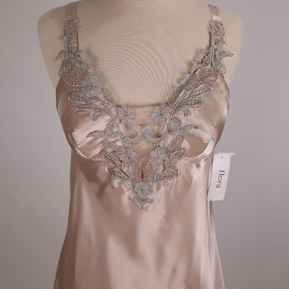 Flora Nikrooz NWT Taupe Silver Satin Lace Bridal Nightgown Lingerie Negligee S